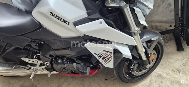 Suzuki GSX-S – Vista 6