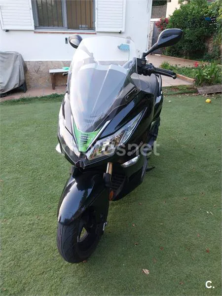 Kawasaki J300 – Vista 4
