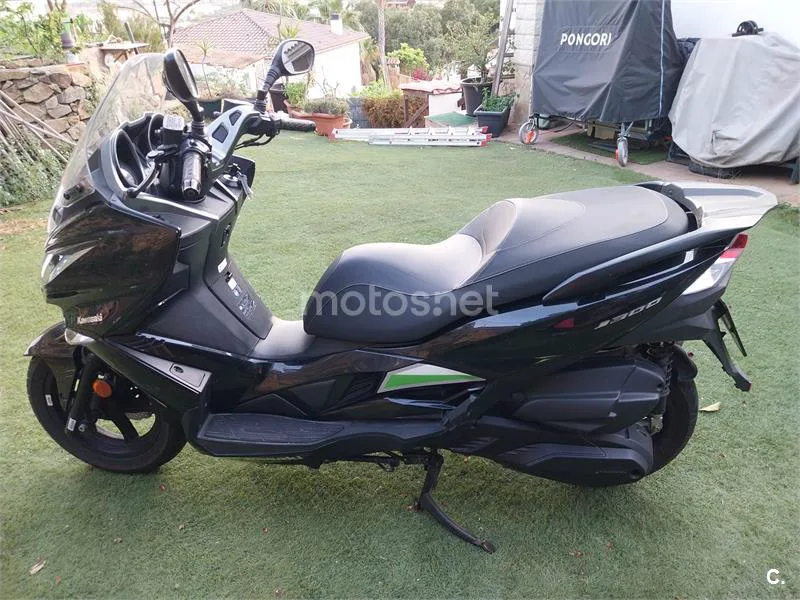 Kawasaki J300 – Vista 5
