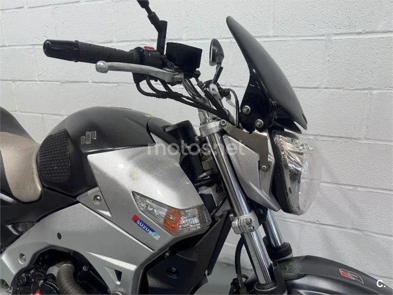 Suzuki GSR 600 – Vista 13