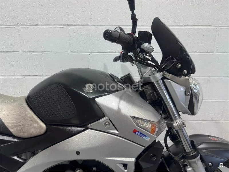 Suzuki GSR 600 – Vista 14