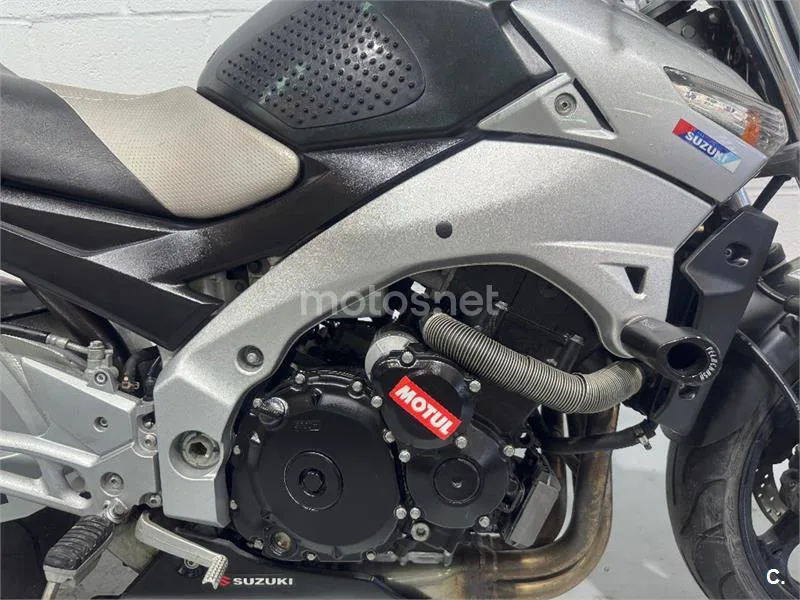 Suzuki GSR 600 – Vista 15