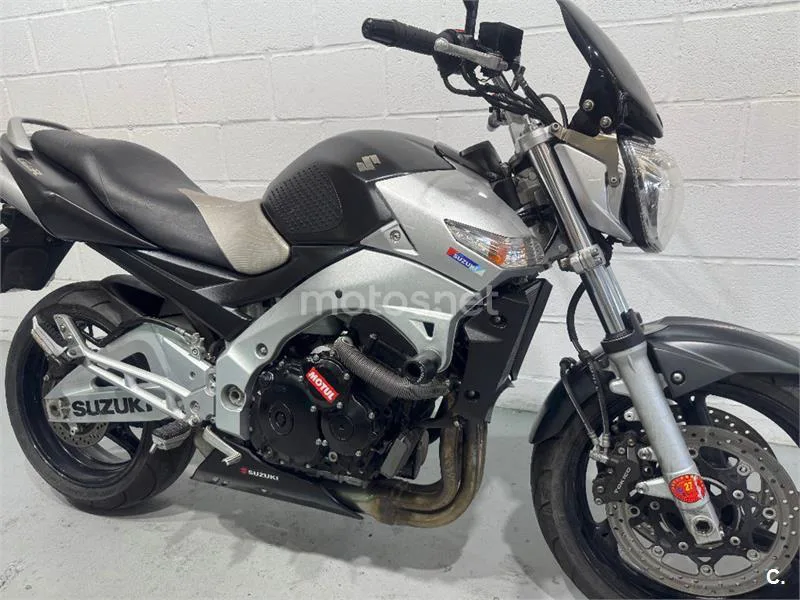 Suzuki GSR 600 – Vista 16