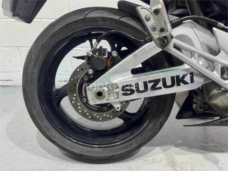 Suzuki GSR 600 – Vista 18