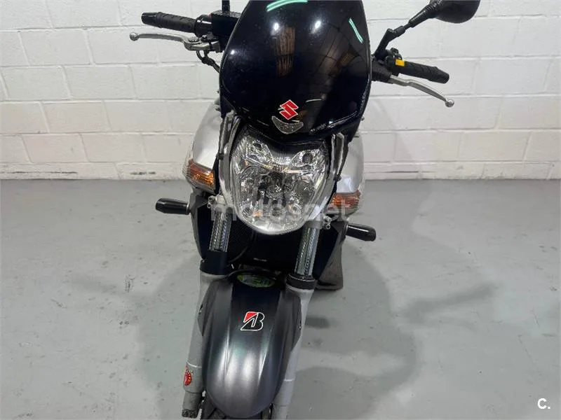 Suzuki GSR 600 – Vista 19