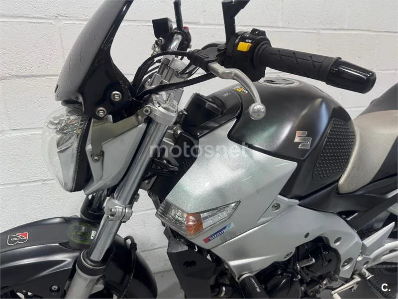 Suzuki GSR 600 – Vista 21