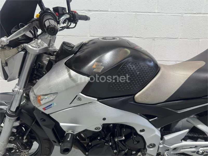 Suzuki GSR 600 – Vista 22