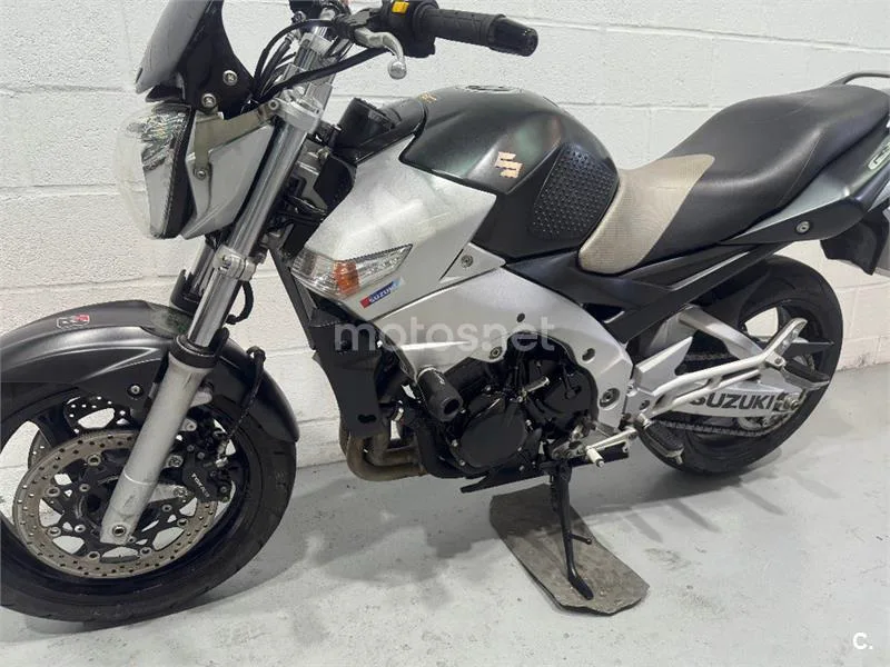 Suzuki GSR 600 – Vista 24