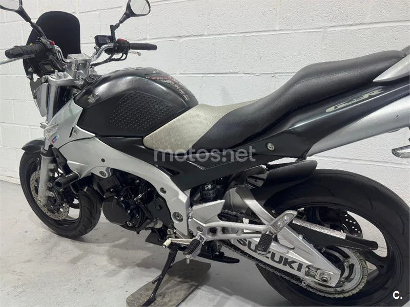 Suzuki GSR 600 – Vista 25