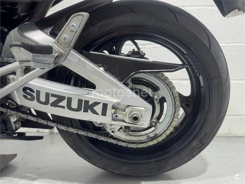 Suzuki GSR 600 – Vista 26