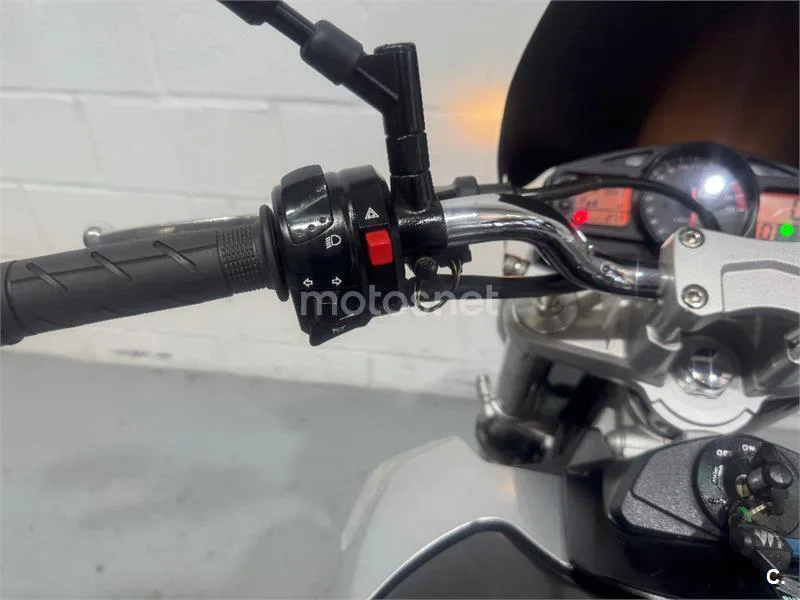 Suzuki GSR 600 – Vista 27