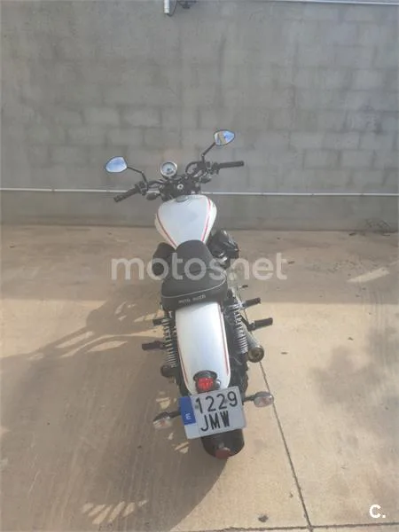 Moto Guzzi V9 - Vista 3