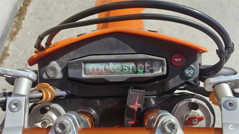 KTM 690 Enduro R – Vista 3