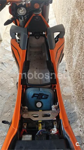 KTM 690 Enduro R – Vista 4
