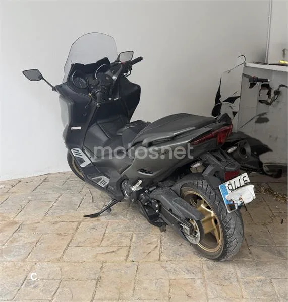 Yamaha TMAX – Vista 3