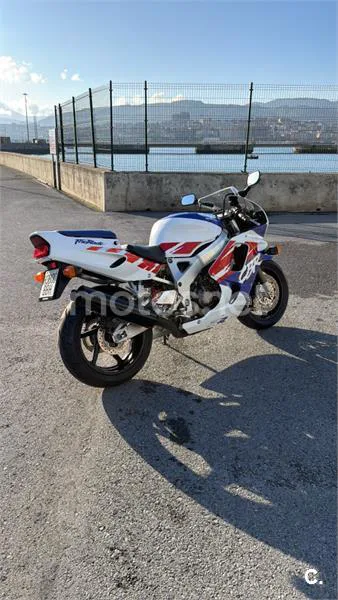 Honda CBR900RR Fireblade - Vista 8