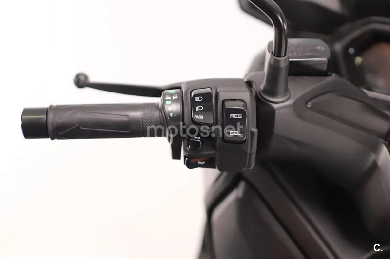 Yamaha XMAX 300 – Vista 6
