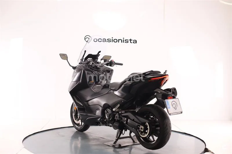 Yamaha TMAX – Vista 3