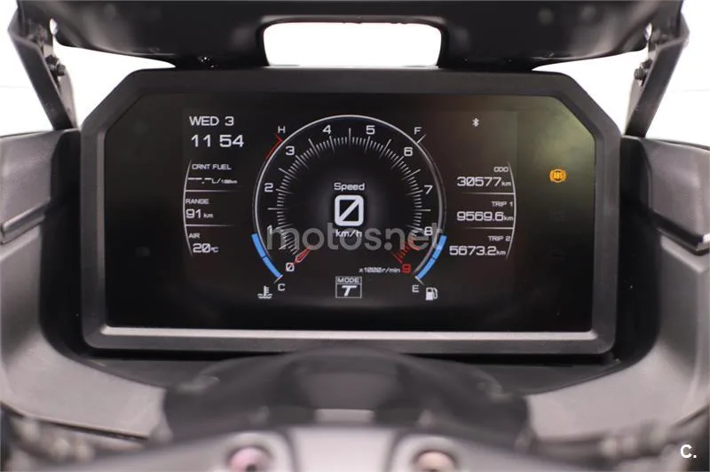 Yamaha TMAX – Vista 5