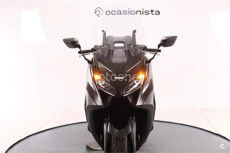 Yamaha TMAX – Vista 6