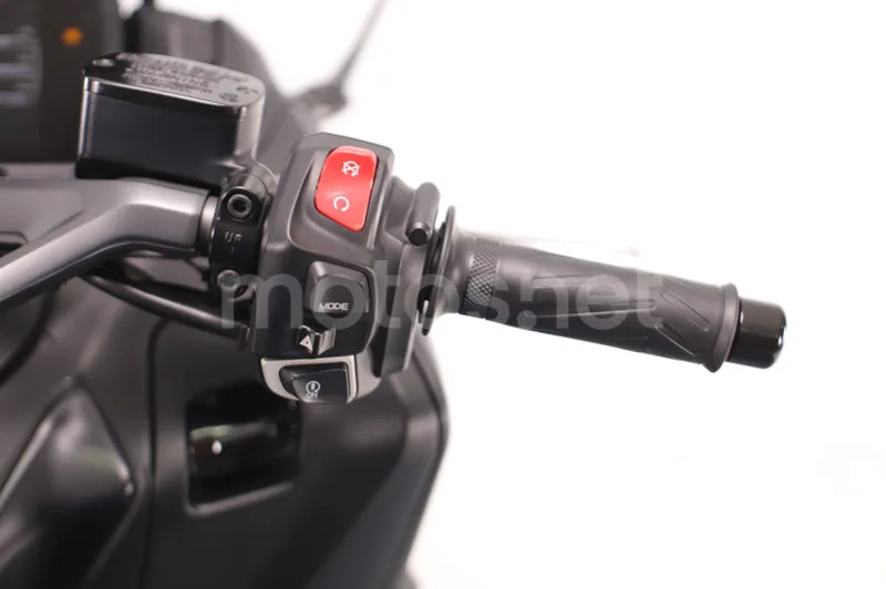 Yamaha TMAX - Vista 10