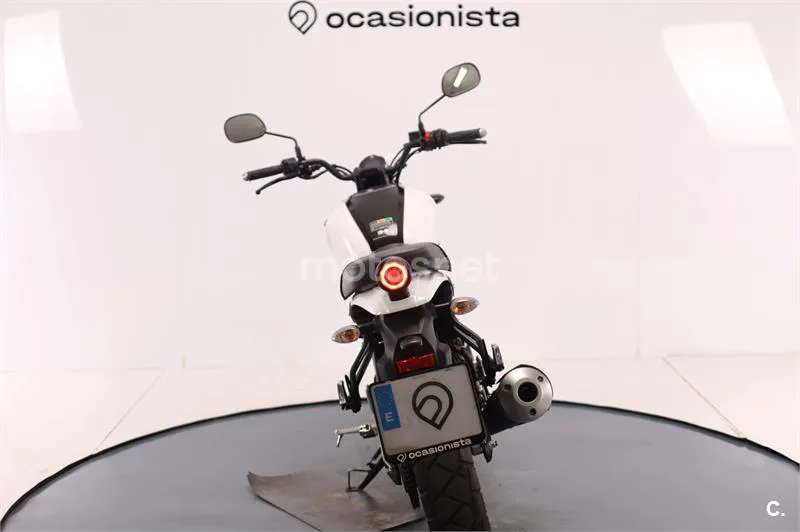 Yamaha XSR 125 – Vista 9