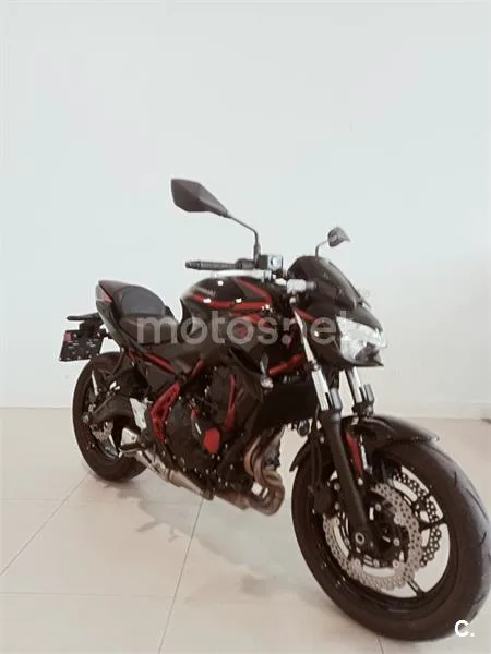 Kawasaki Z650 – Vista 3