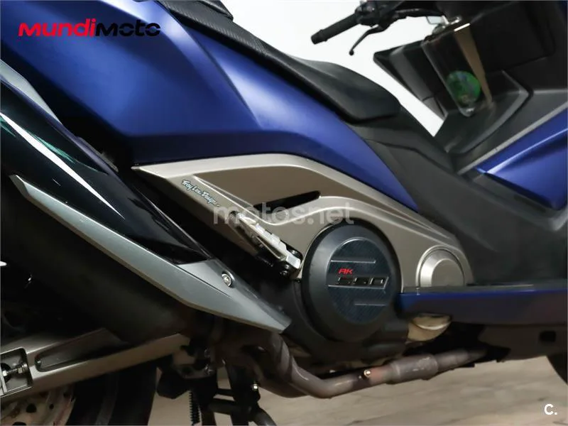 Kymco AK 550 – Vista 4