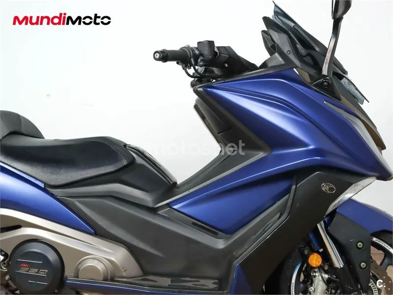 Kymco AK 550 – Vista 40