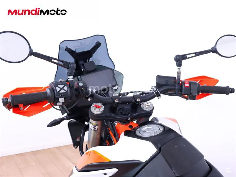 KTM 890 – Vista 11