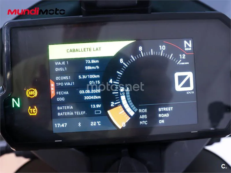 KTM 890 – Vista 12