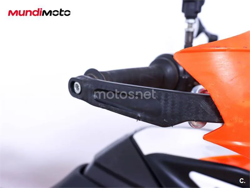 KTM 890 – Vista 15