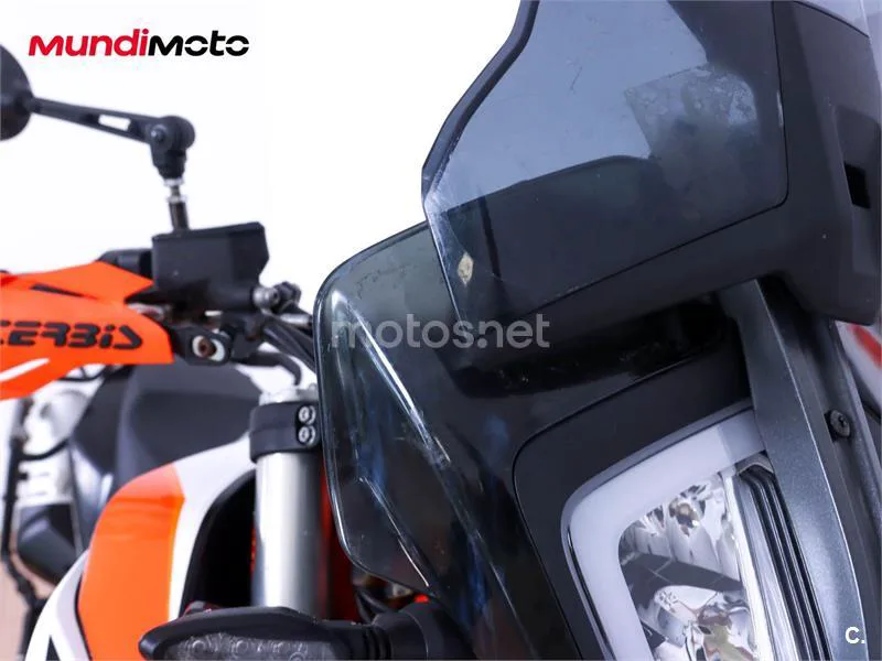 KTM 890 – Vista 18