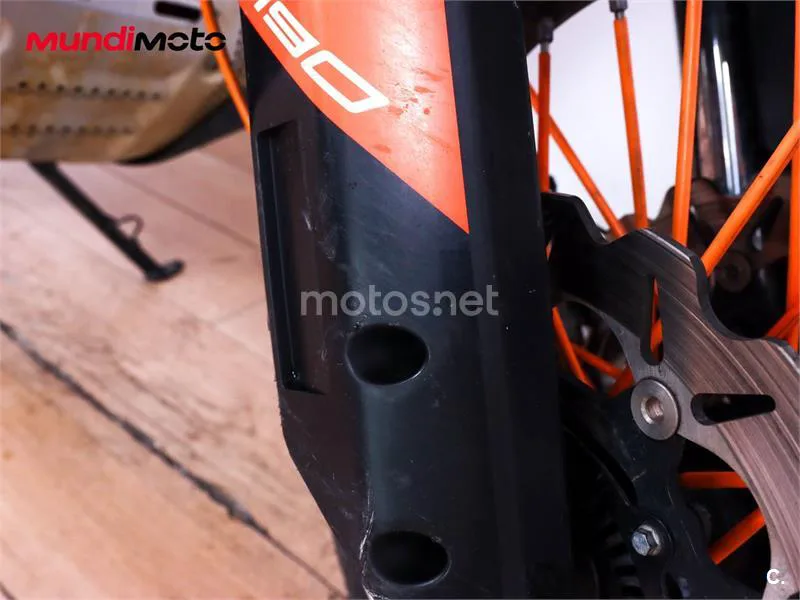 KTM 890 – Vista 19