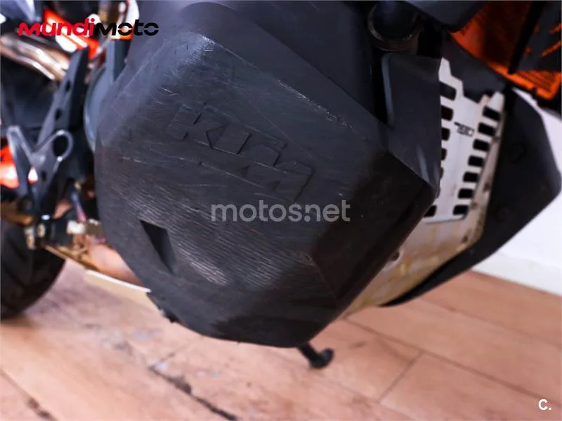 KTM 890 – Vista 20