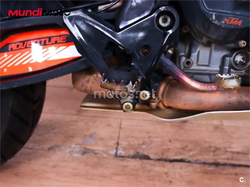 KTM 890 – Vista 21