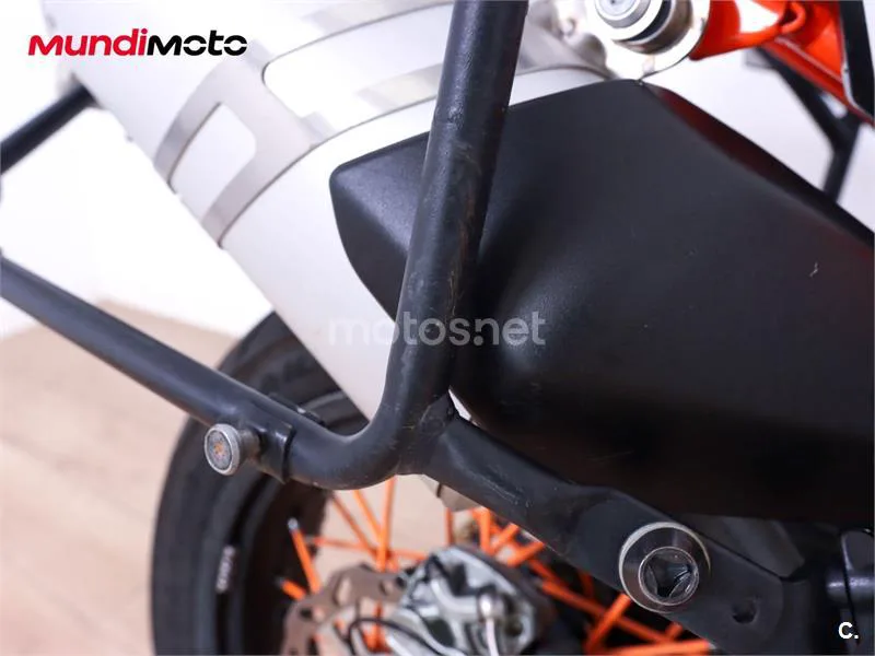 KTM 890 – Vista 22