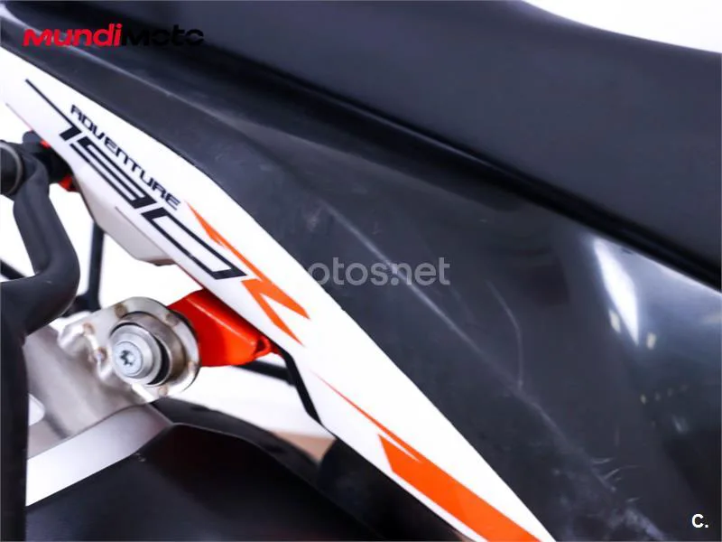KTM 890 – Vista 25