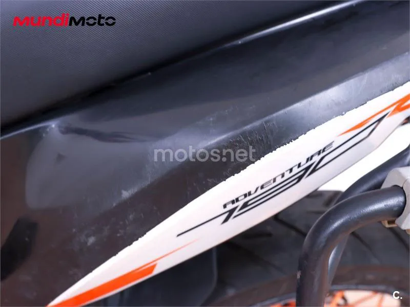 KTM 890 – Vista 32