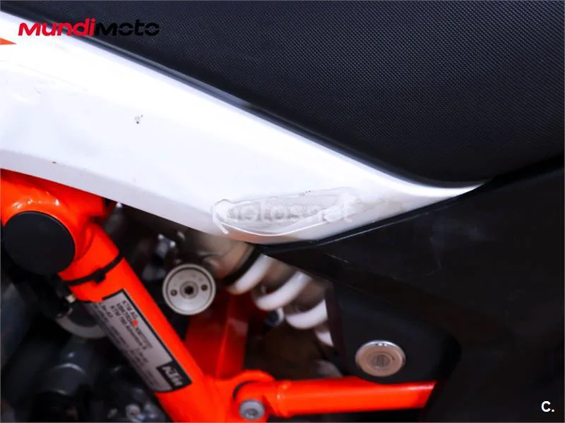 KTM 890 – Vista 33