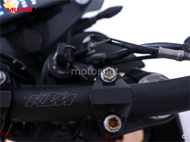KTM 890 – Vista 37