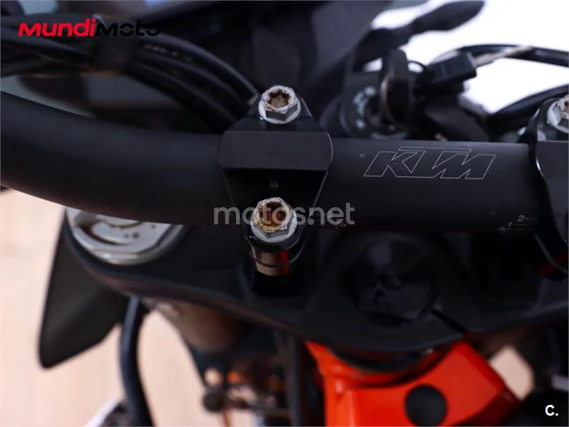 KTM 890 – Vista 38