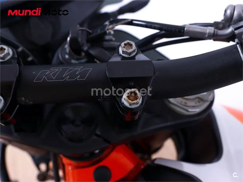 KTM 890 – Vista 39