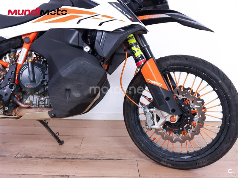 KTM 890 – Vista 48