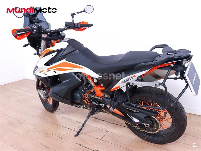 KTM 890 – Vista 8