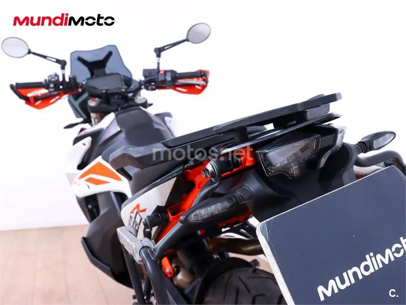 KTM 890 – Vista 9