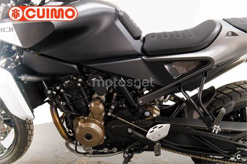 Husqvarna Svartpilen 801 – Vista 19
