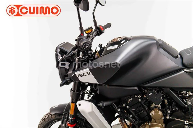 Husqvarna Svartpilen 801 – Vista 20