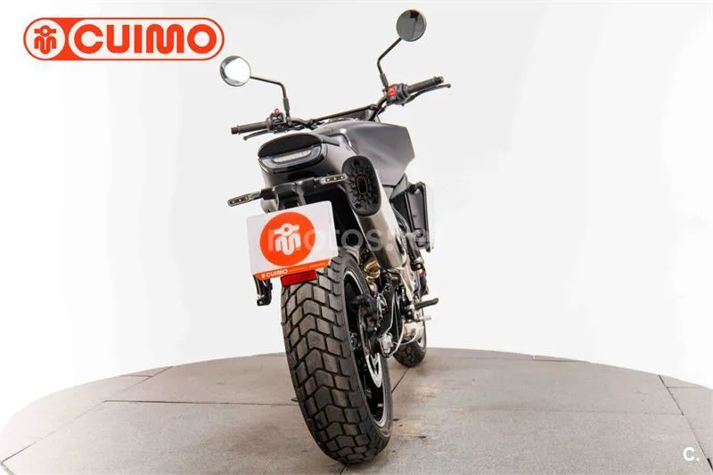 Husqvarna Svartpilen 801 – Vista 5