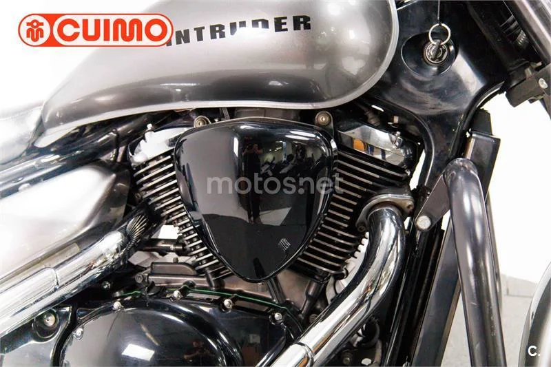 Suzuki Intruder M800 – Vista 14